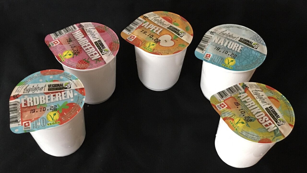 Les cinq variétés de lupighurt : fraise, framboise, pomme, nature et abricot.